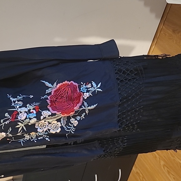 ZARA flower embroidered top with tassle trim. Size Small  NWOT - Picture 2 of 5